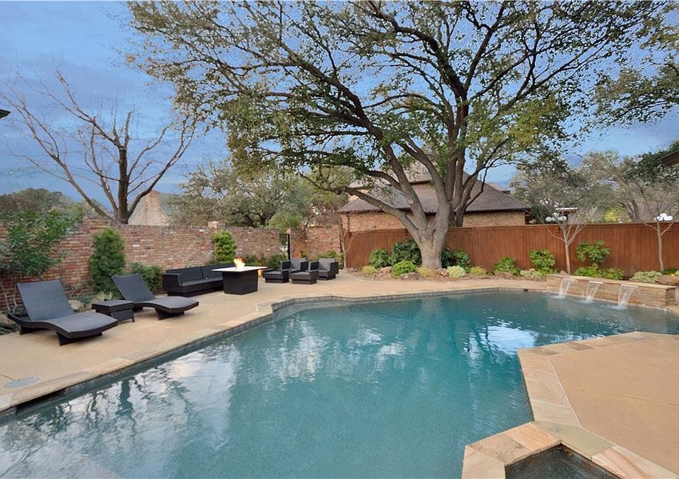 1st image of 2016 Crown Knoll Ln