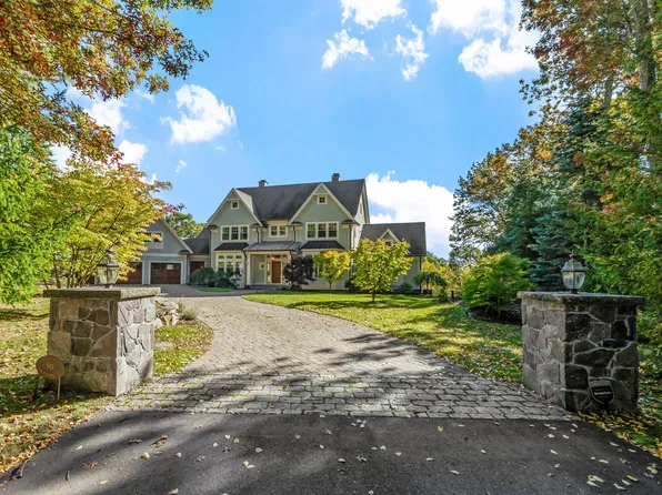 90 Applegrove Ln, Carlisle, MA 01741