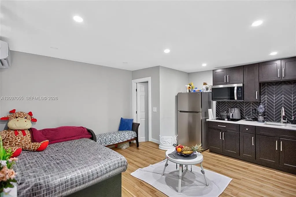 3 bed, 1427 sqft, $3,600 — Photo 4