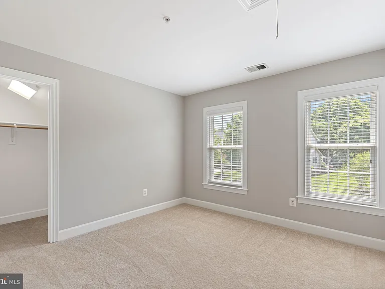 15436 Symondsbury Way — Photo 41