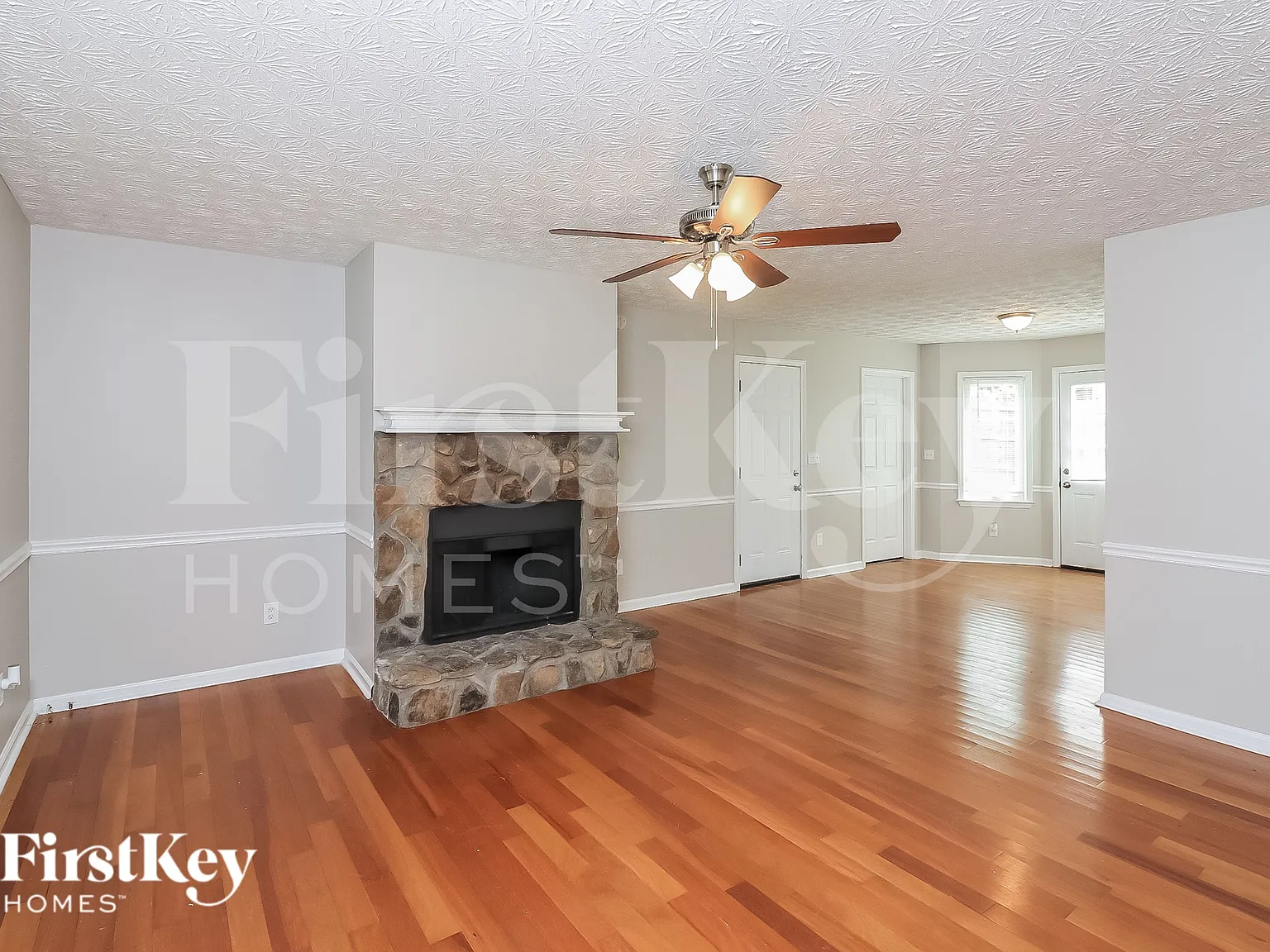 3 bed, 2.0 bath, 1918 sqft, $1,945 — Photo 2