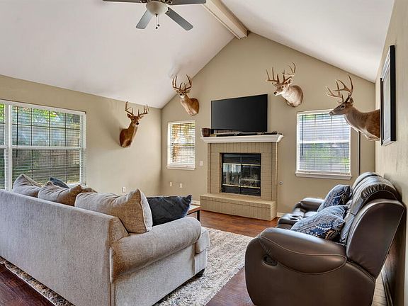 2nd image of 106 Autumn Ln