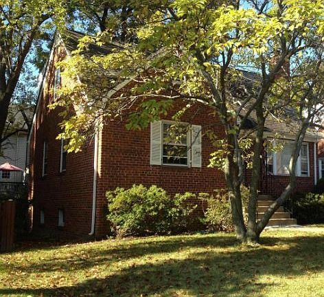 4th image of 1718 Oakcrest Dr