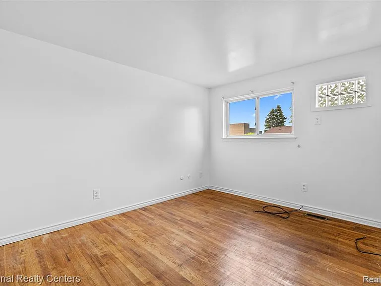 534 Saint Maron Pl — Photo 9