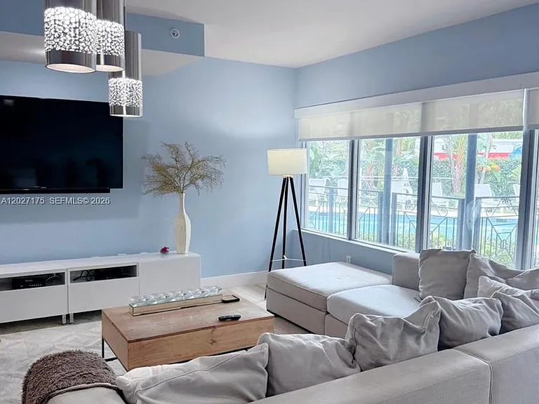 2135 Washington Ct #7 — Photo 9