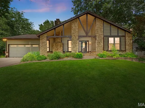 4849 Gatesbury Dr, Saint Louis, MO 63128