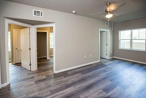 5th image of 911 W 22nd St #302C
