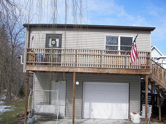 Garage w/ family Room