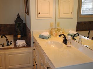 501 NE Spring Creek Pl, Lees Summit, MO 64086