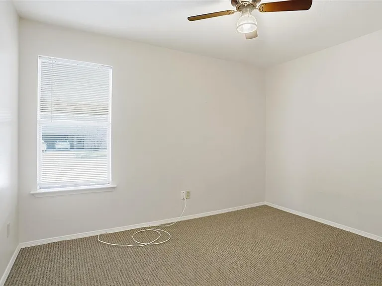 2318 Lindblad Ct — Photo 10