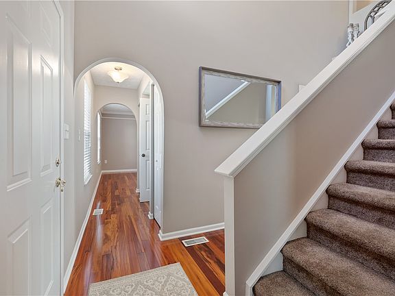 4th image of 500 Creekside Ct
