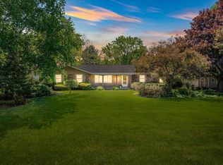 S45W25083 Black Oak Ln, Waukesha, WI 53189