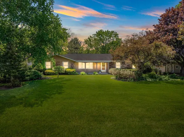 S45W25083 Black Oak LANE, Waukesha, WI 53189