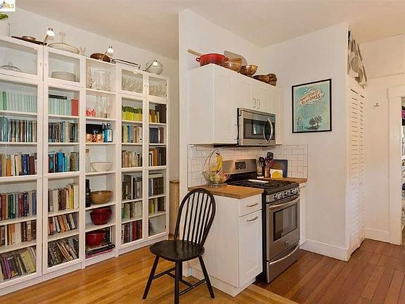 Build in bookshelves-Furniture not included 