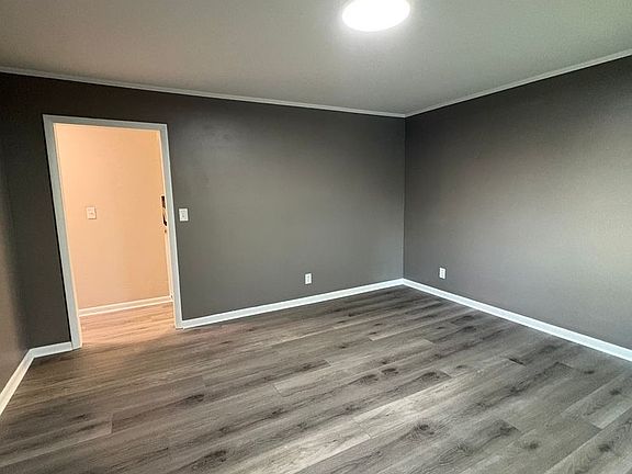 4th image of 2410 Frost St