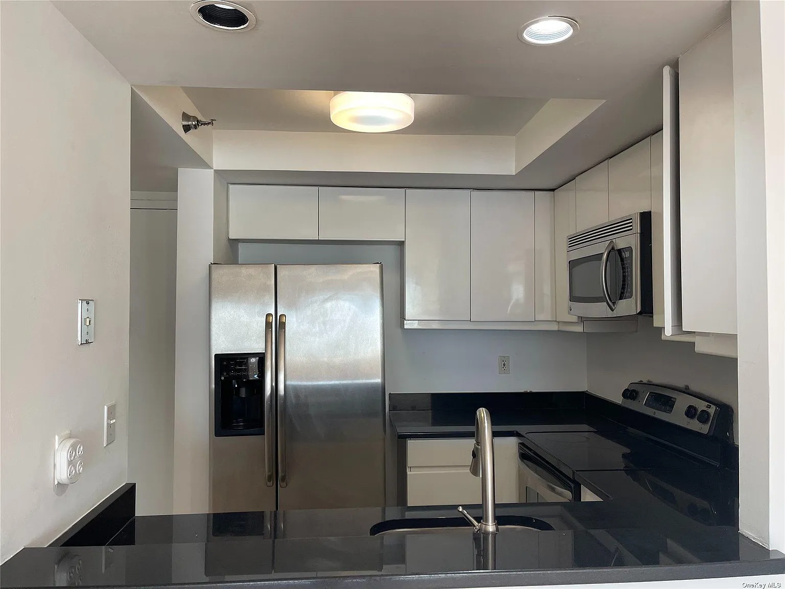 2 bed, 2.5 bath, 1200 sqft, $4,500 — Photo 3