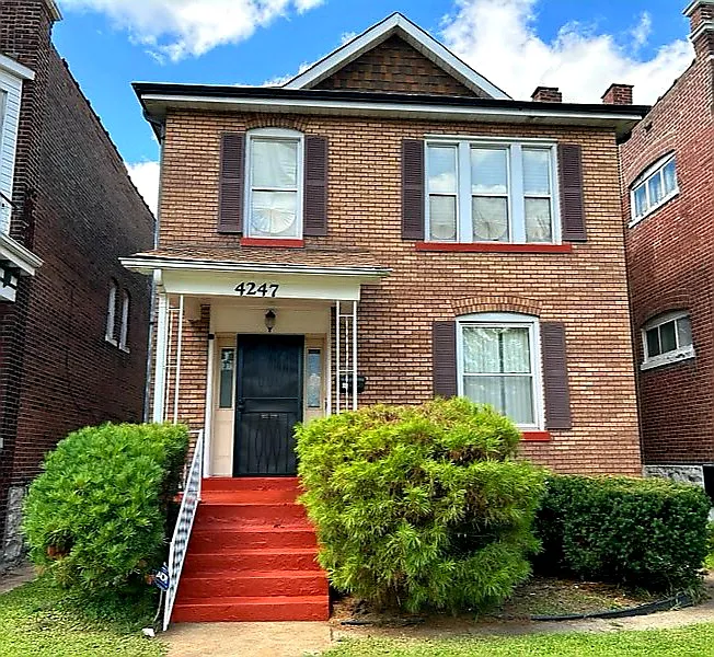 4247 Holly Ave photo 1