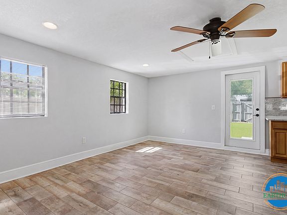 4th image of 921 W Coral St #B