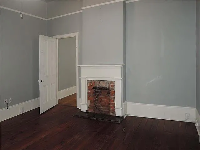 935 Touro St — Photo 6