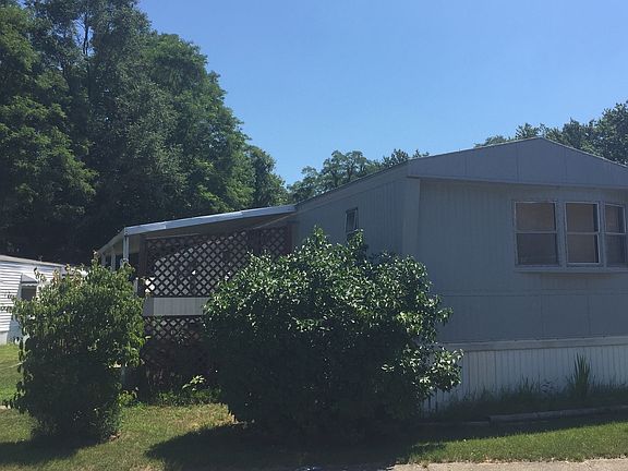 2nd image of 12 Hawaiian Dr
