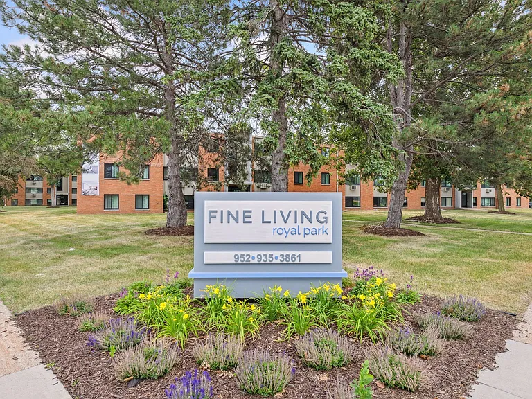 Fine Living at Aquila Park & Royal Park — Photo 21