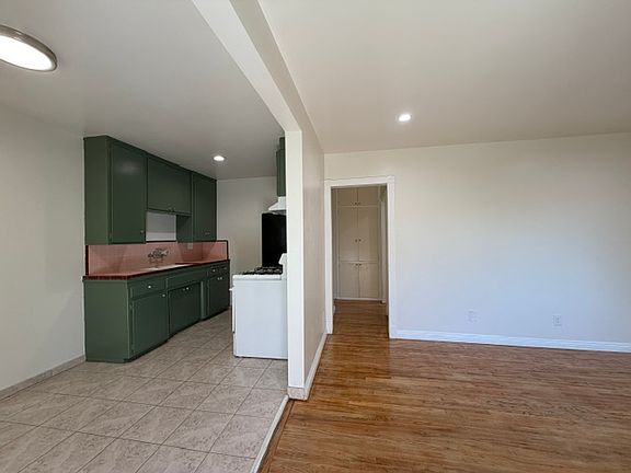 5th image of 968 Tularosa Dr APT 2