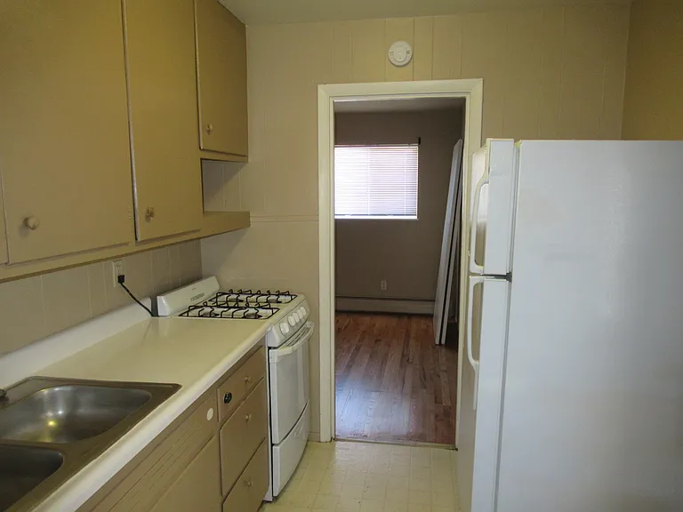 2503 W Willamette Ave — Photo 4