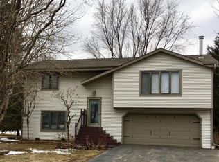 5174 William Tell Dr, West Bend, WI 53095