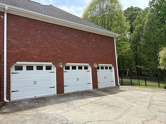 3 Car Garage