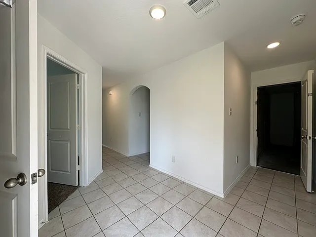 1202 Meadow Wood Ct — Photo 7