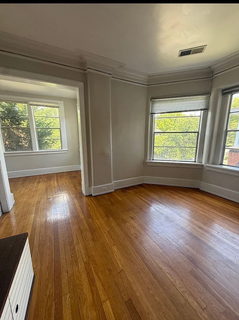 Historic and Charming 2br with view of the Park, Great Location — Photo 3