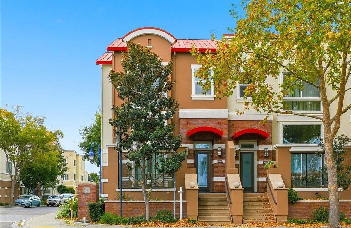 3 bed, 3.0 bath, 1923 sqft, $4,500 — Photo 1