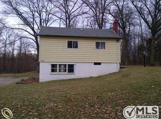 5652 Blackmoor St, Commerce Township, MI 48382