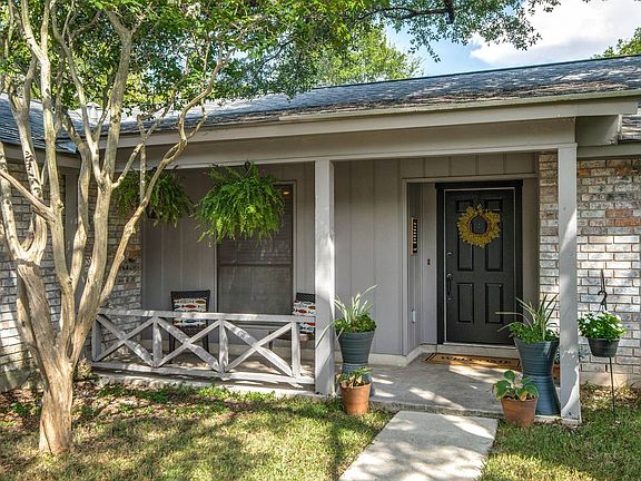 3rd image of 1710 Ashley Cir