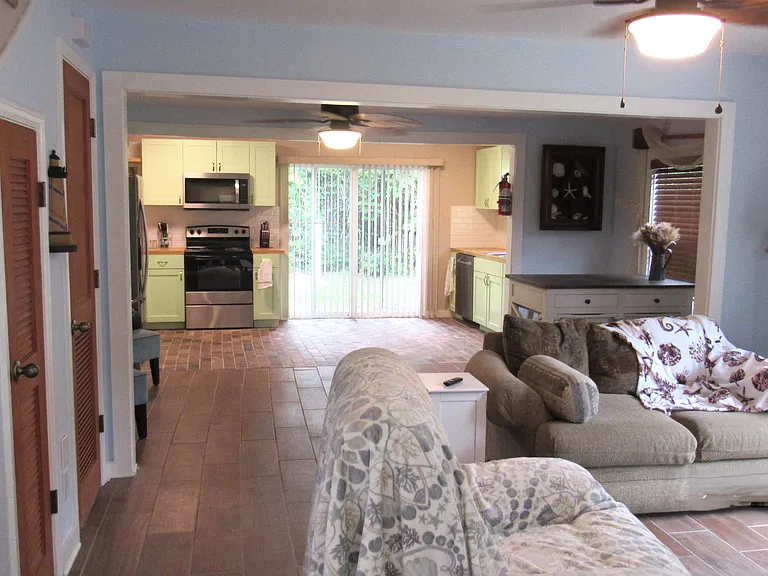 132 Saint John Ave — Photo 6