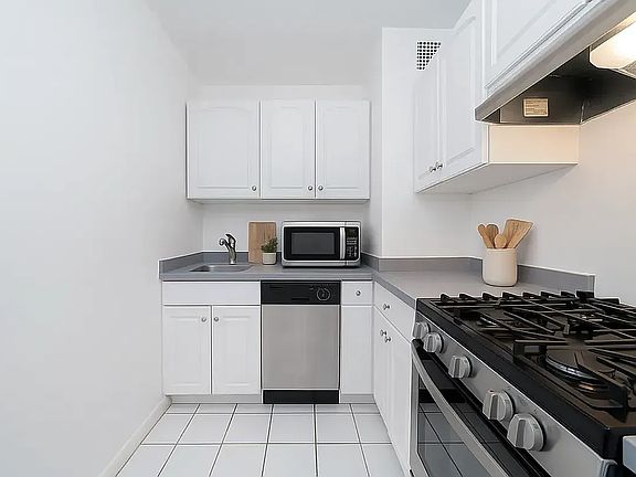 4th image of 236 E 36th St APT 8A