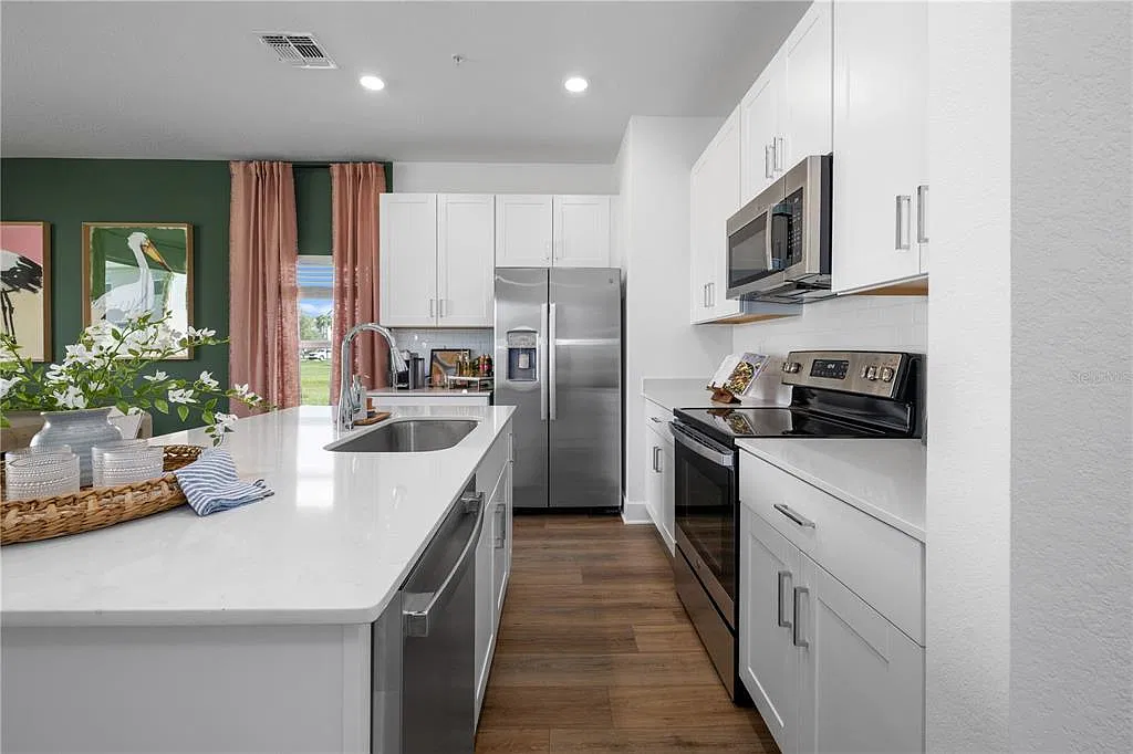 3 bed, 2.5 bath, 1405 sqft, $2,522 — Photo 4