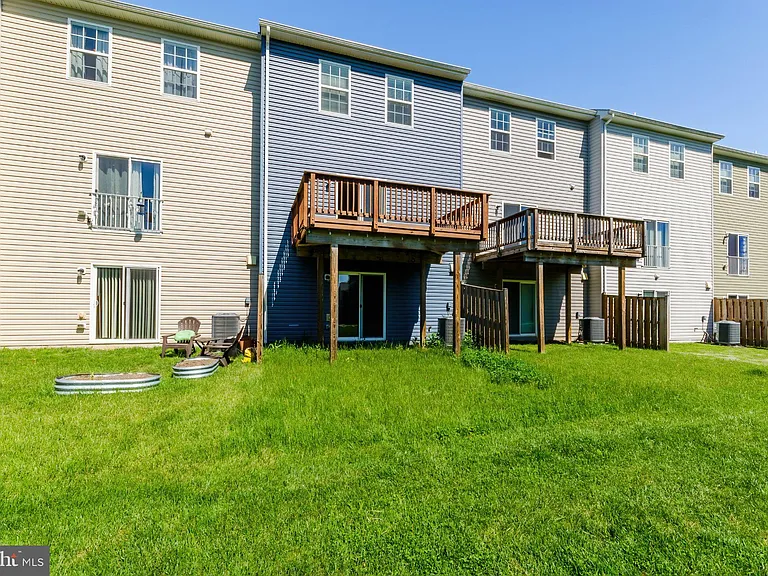172 Drexel Ct — Photo 4