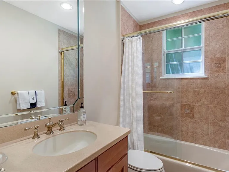2864 Tiburon Blvd E #101 — Photo 16