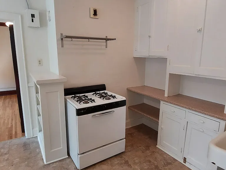 451 Fairview Ave N — Photo 2