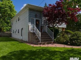 3089 Valentine Pl, Wantagh, NY 11793