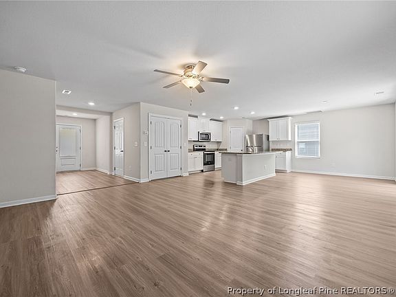 5th image of 122 Chedworth Dr