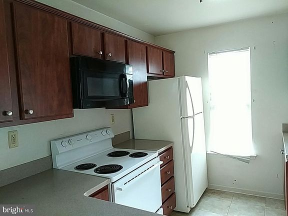 4th image of 378 Derry Dr #378