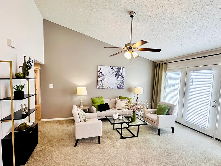 Shoreline Apartments — Photo 13