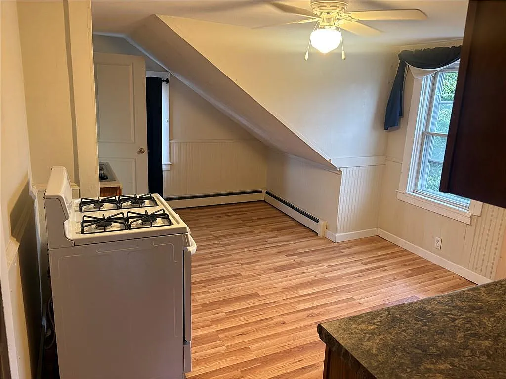 1 bed, 1.0 bath, 333 sqft, $1,300 — Photo 4