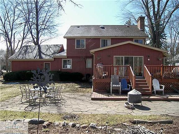 2nd image of 1404 E Basswood Ct