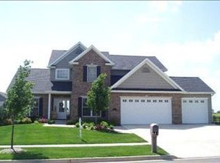 2719 Crooked Creek Rd, Bloomington, IL 61704