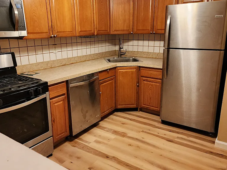 252 College Dr — Photo 5