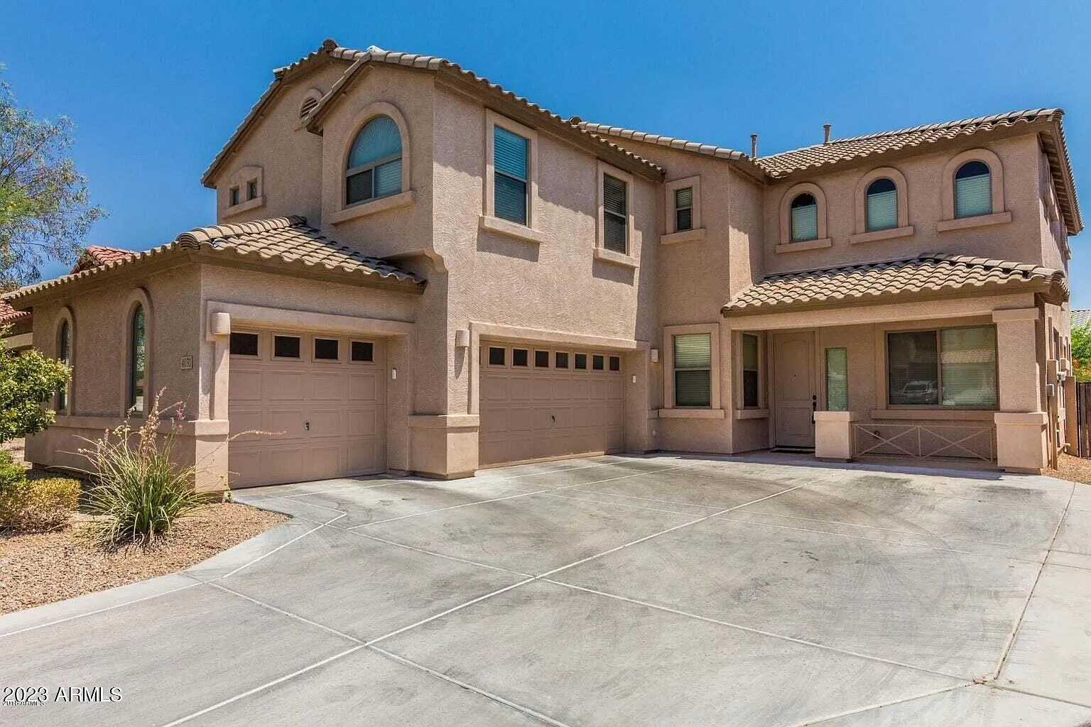 5 bed, 3.0 bath, 2995 sqft, $3,650 — Photo 2