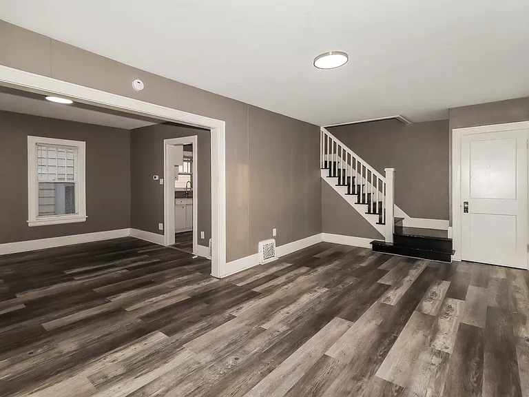 1268740_018_living_room_13367995.jpg